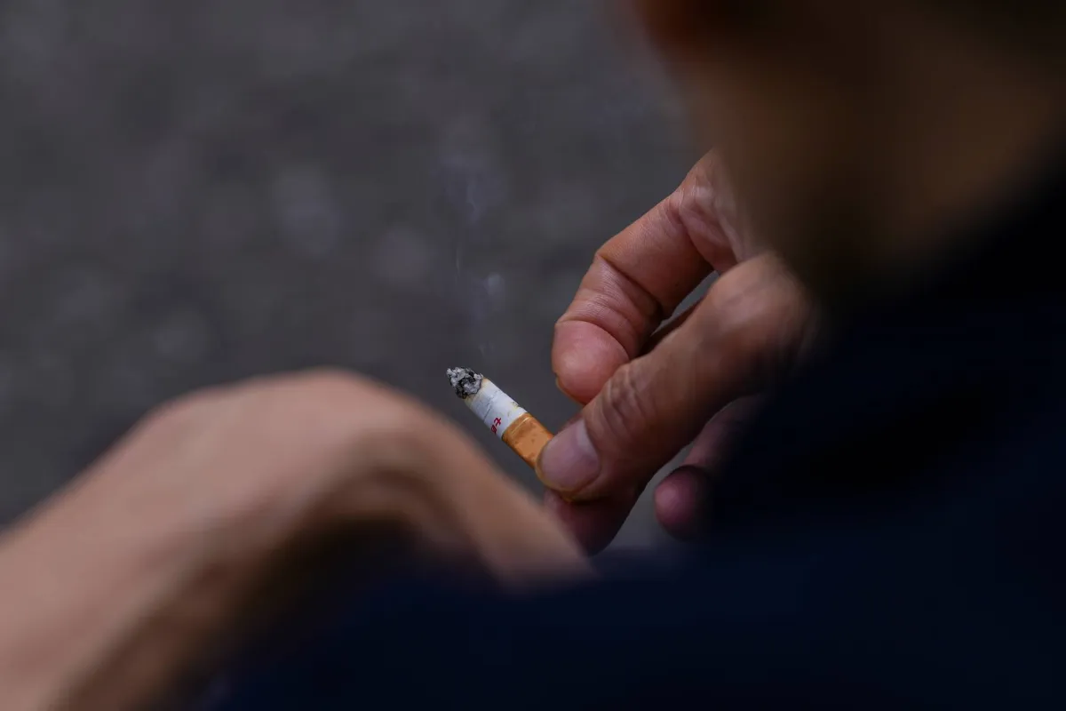 بين التدخين وشرب الكحول... علماء يكشفون العمر الذي تبدأ فيه عاداتك السيئة بتدمير جسمك020 بين التدخين وشرب الكحول... علماء يكشفون العمر الذي تبدأ فيه عاداتك السيئة بتدمير جسمك