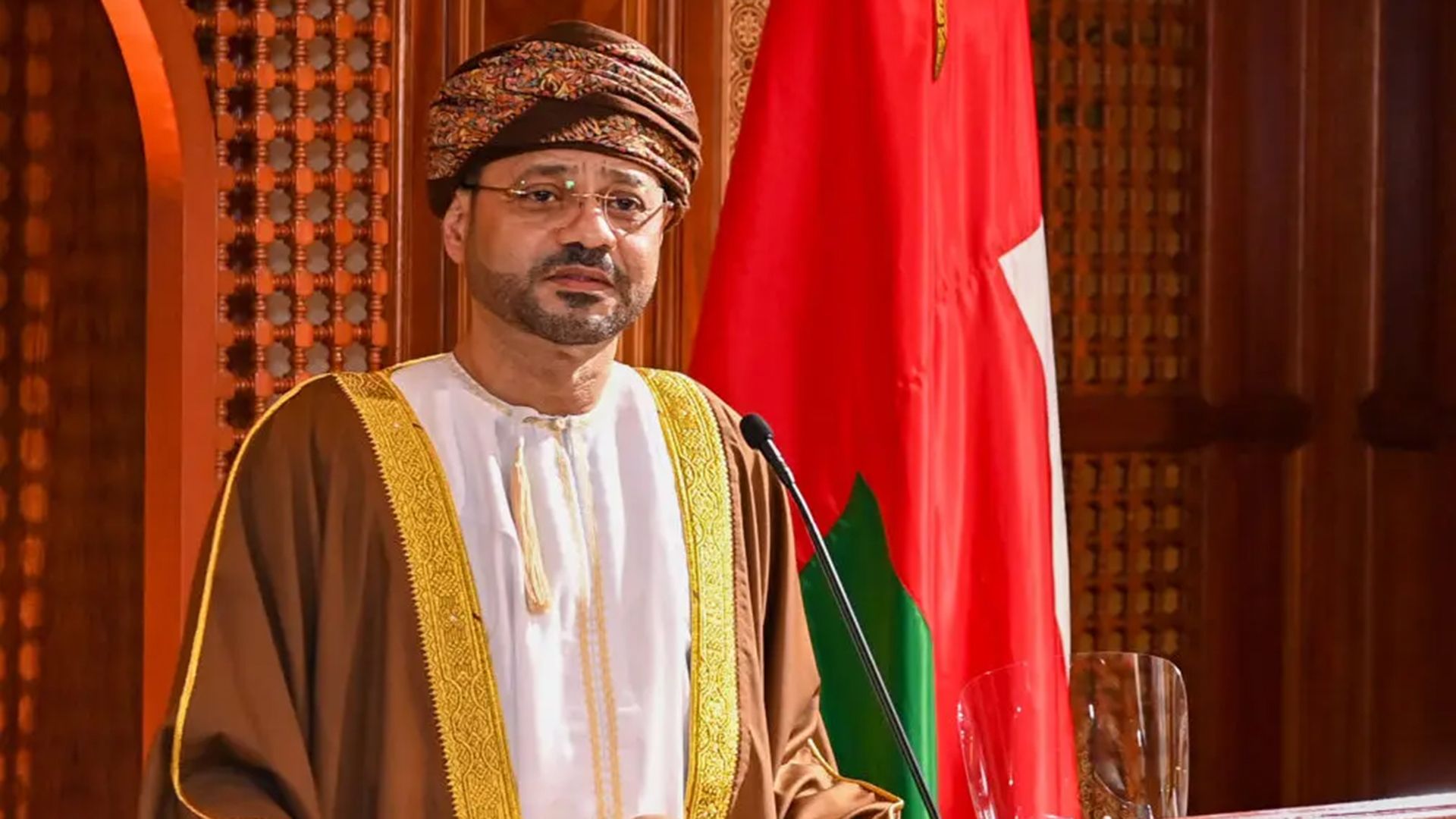وزير الخارجية العماني.. الأمير الوالد رسخ مكانة قطر وسيطا موثوقا في حل النزاعات