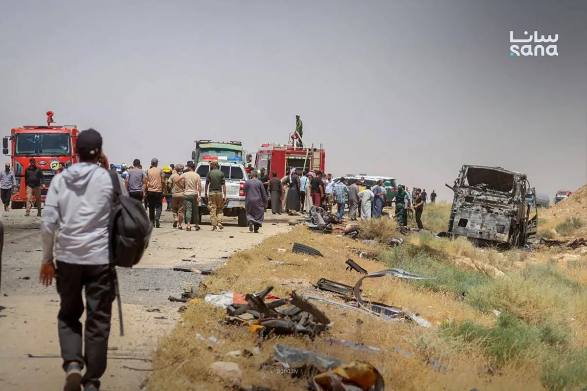 صدام حافلتين في سوريا يستنفر الحلول لطريق غير محدث منذ سنوات