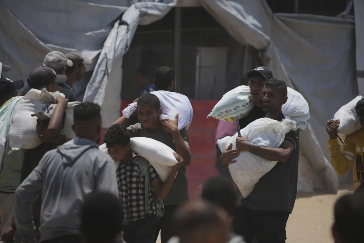 مقتل 32 فلسطينيا في غزة... وإسرائيل تصدر أوامر إخلاء جديدة بشمال ووسط القطاع