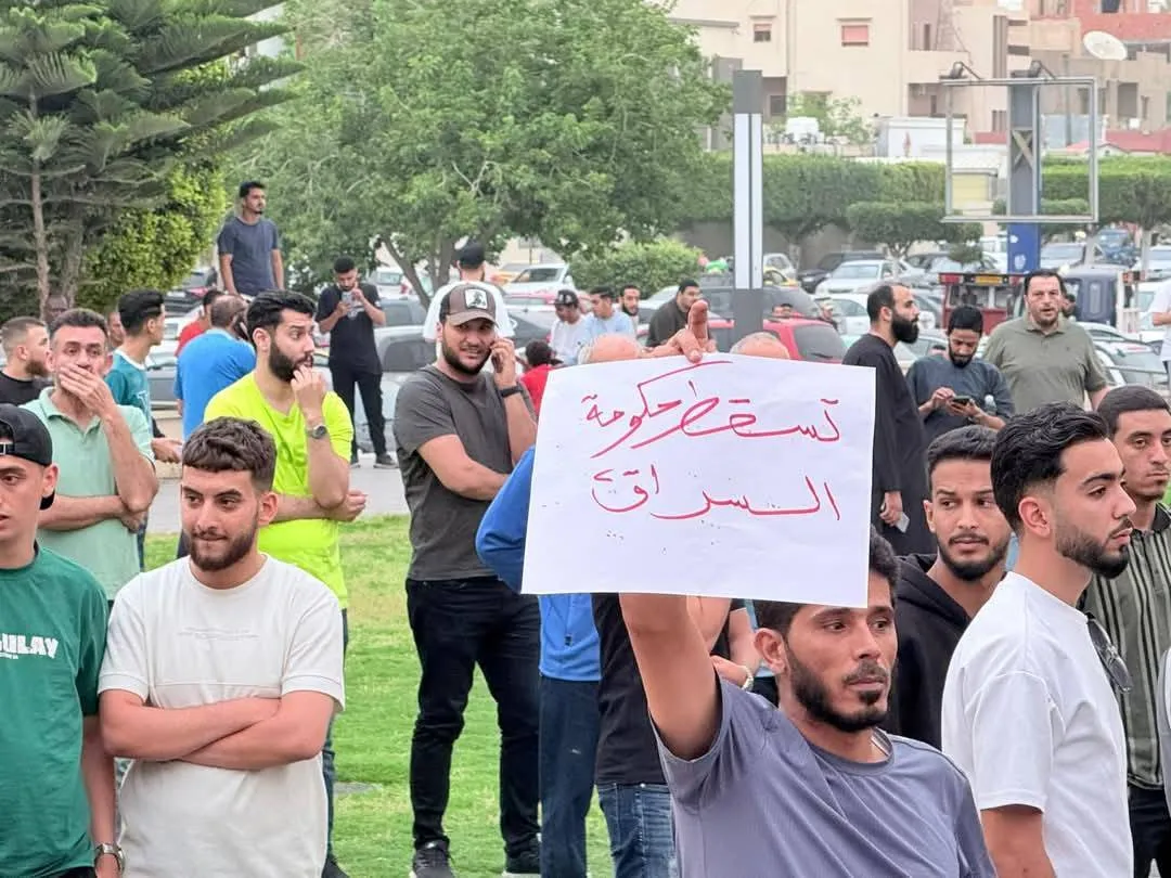 استقالة 6 وزراء من حكومة الدبيبة والمدرعات تغلق الطرق المؤدية لمقرها020 استقالة 6 وزراء من حكومة الدبيبة والمدرعات تغلق الطرق المؤدية لمقرها