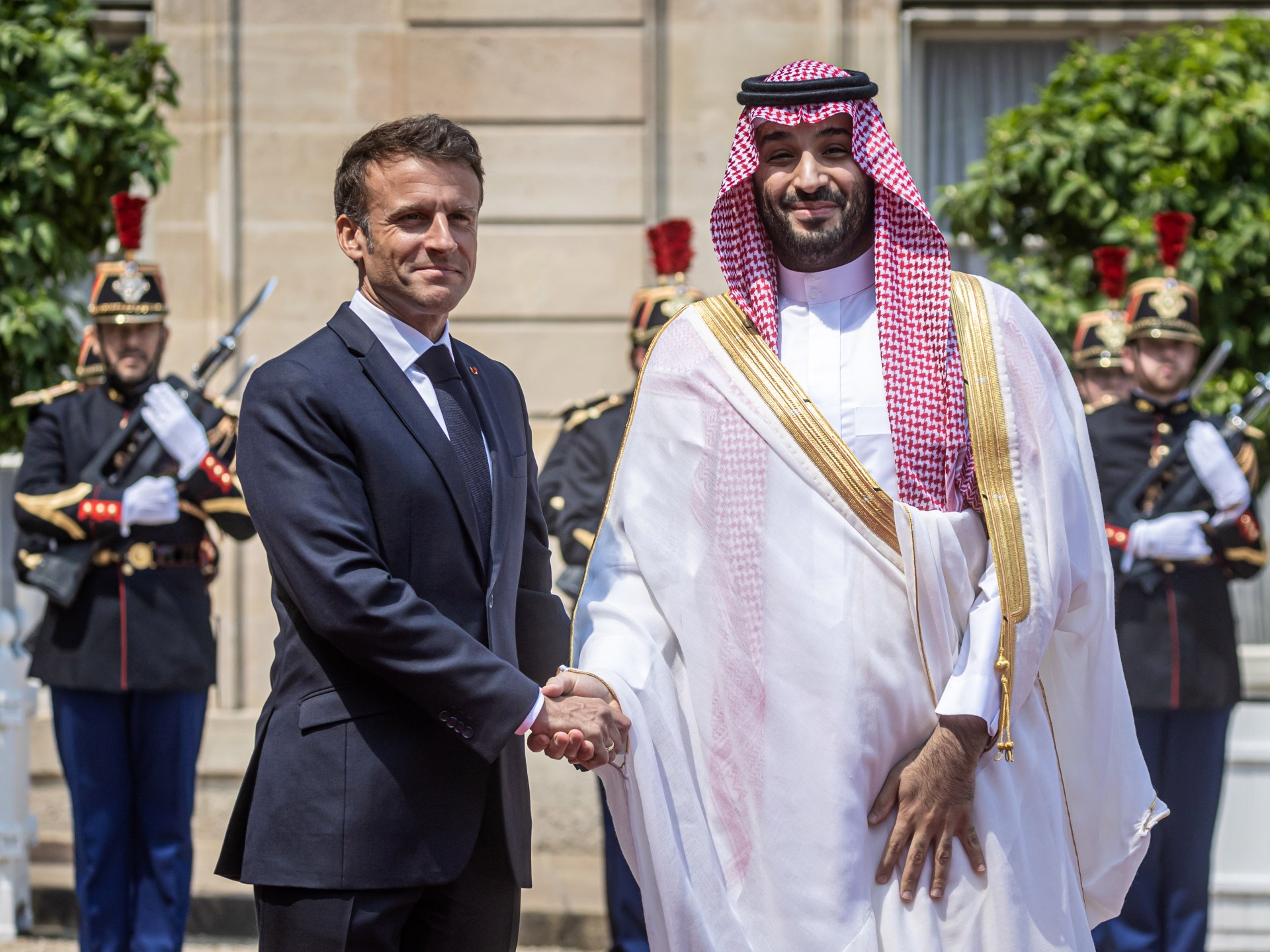 ولي العهد السعودي يزور باريس بدعوة من ماكرون