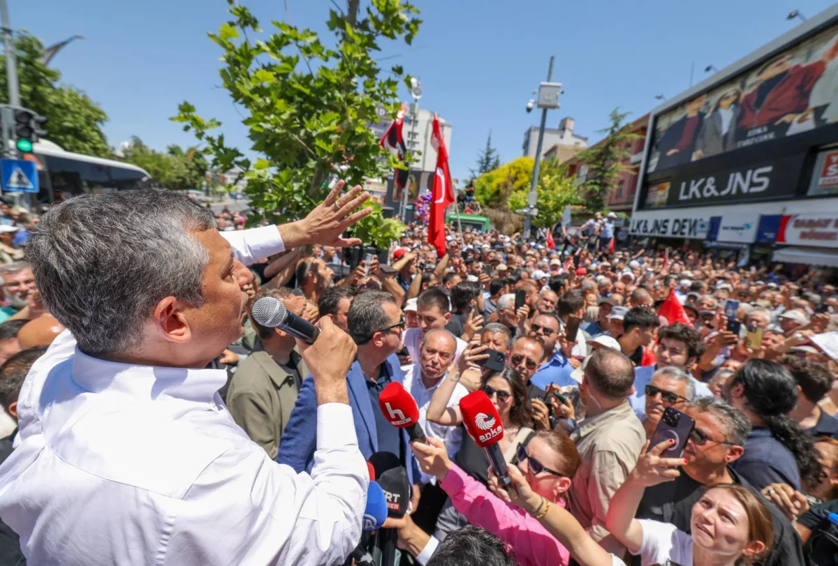 تركيا: أزمة الشعب الجمهوري تتعمق... وأوزيل يستعد لجميع السيناريوهات