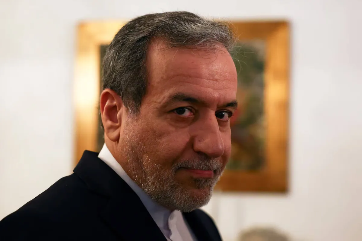 عراقجي يحذر بريطانيا عراقجي يحذر بريطانيا من التواطؤ في العدوان الأميركي الإسرائيلي على إيران