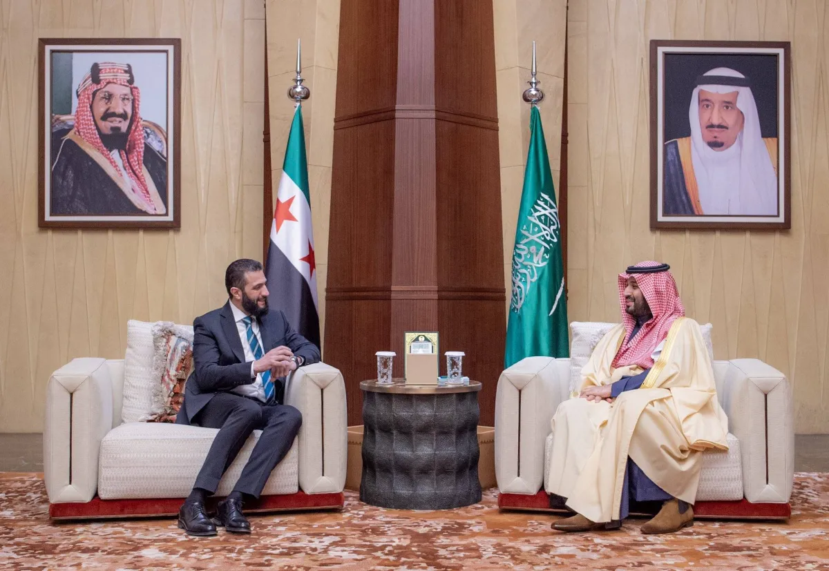 محمد بن سلمان والشرع يبحثان مساعي خفض التصعيد