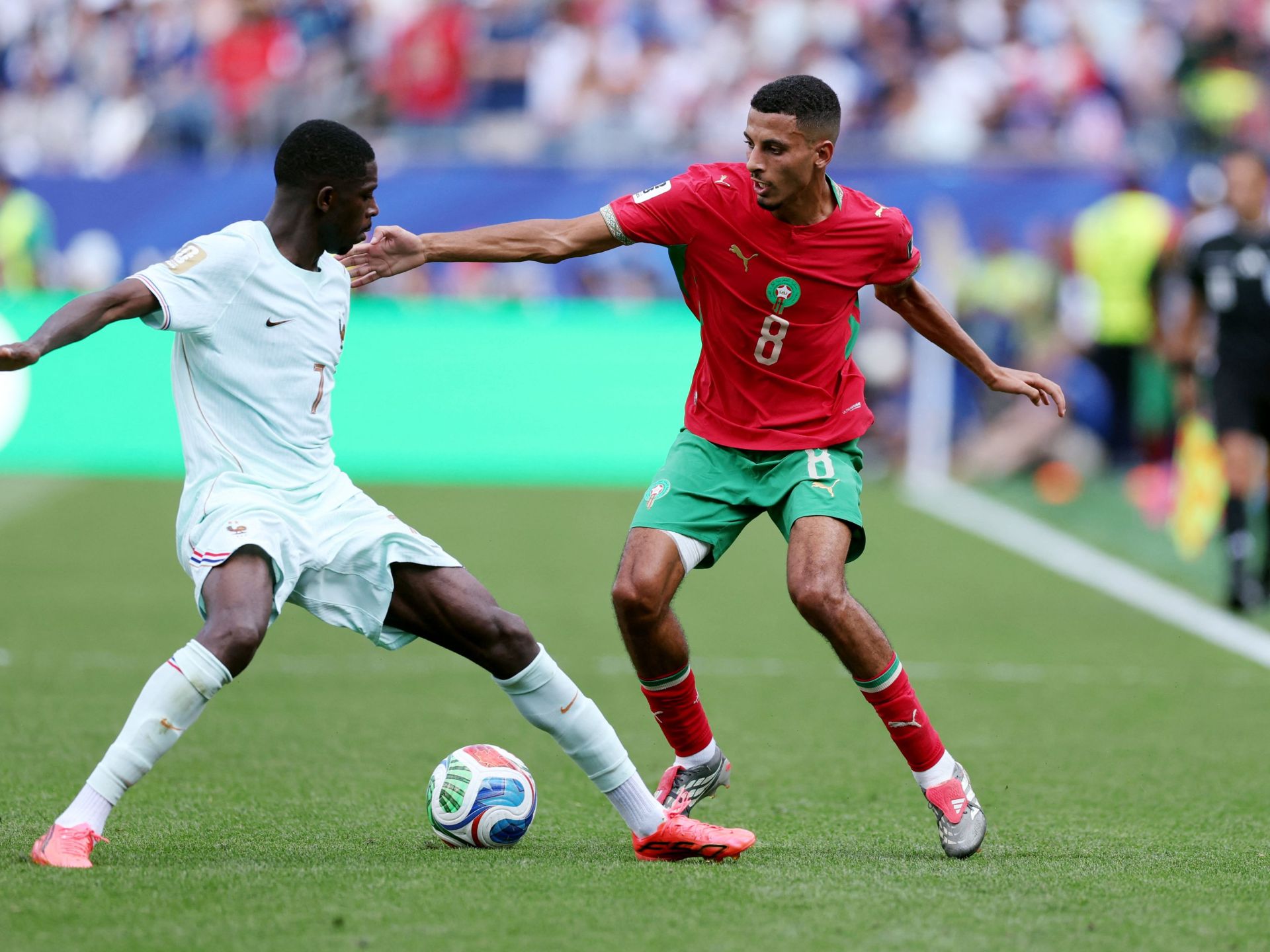 أياكس الهولندي يفاوض جيرونا لضم النجم المغربي أوناحي