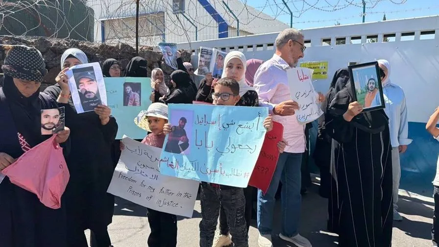 قوات إسرائيلية تختطف أربعة من قرية بريف درعا... والأهالي يحتجون أمام الأندوف