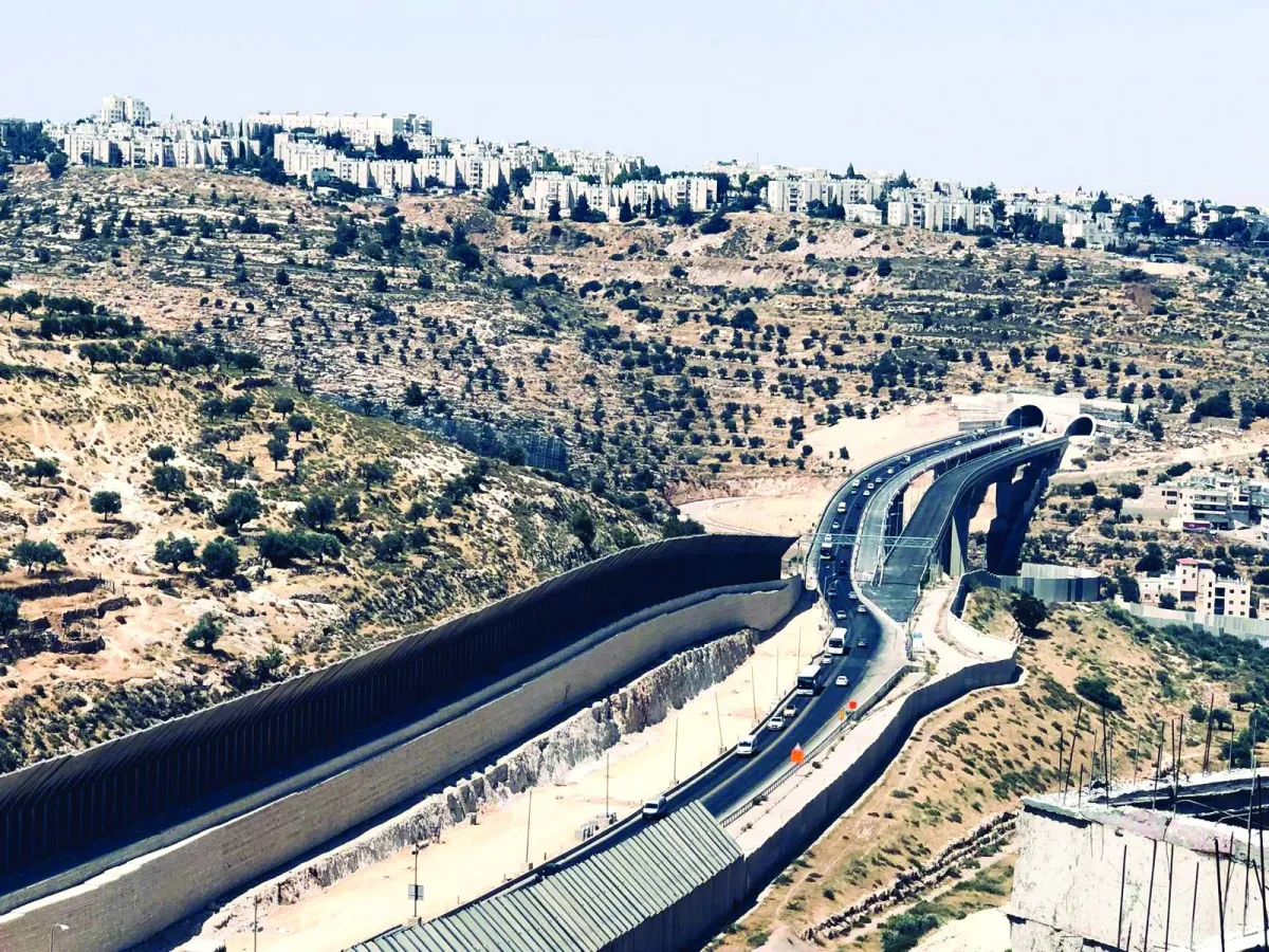 إسرائيل تعمق الفصل مع الفلسطينيين شبكة طرق استيطانية في الضفة