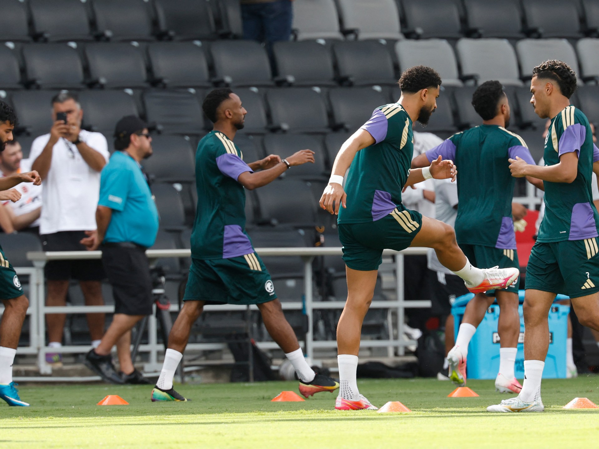 المنتخب السعودي يستعد بثقة لمواجهة أوروغواي في كأس العالم