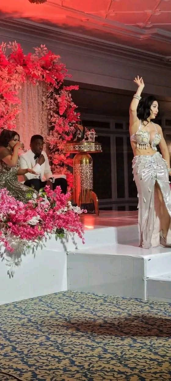 شاهد بالصورة.. أشهر راقصات مصر تشارك بوصلة رقص مثيرة في حفل عقد قران الفنان مأمون سوار الدهب وإبنة الأسطورة محمود عبد العزيز020 شاهد بالصورة.. أشهر راقصات مصر تشارك بوصلة رقص مثيرة في حفل عقد قران الفنان مأمون سوار الدهب وإبنة الأسطورة محمود عبد العزيز
