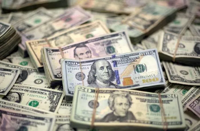 استقرار الدولار مع ترقب بيانات التضخم الأميركية وتراجع رهانات رفع الفائدة