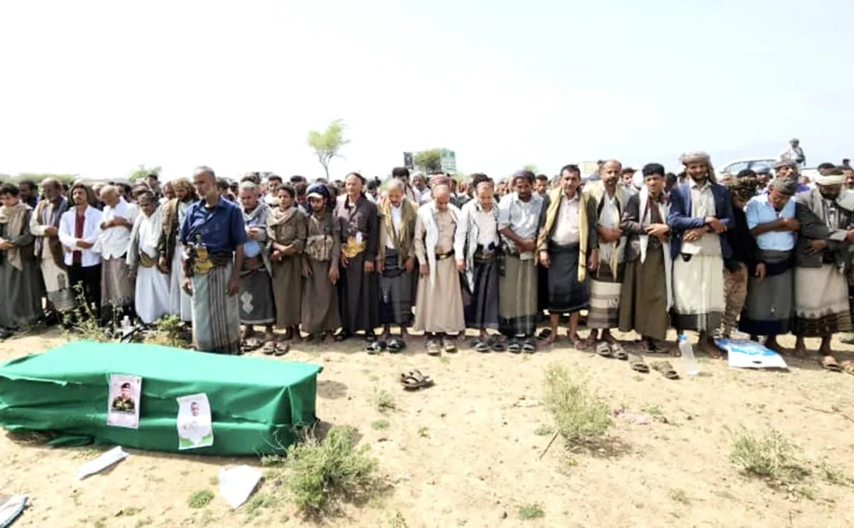 جثث متراكمة وتجنيد في المدارس يعكسان نزيف الحوثيين