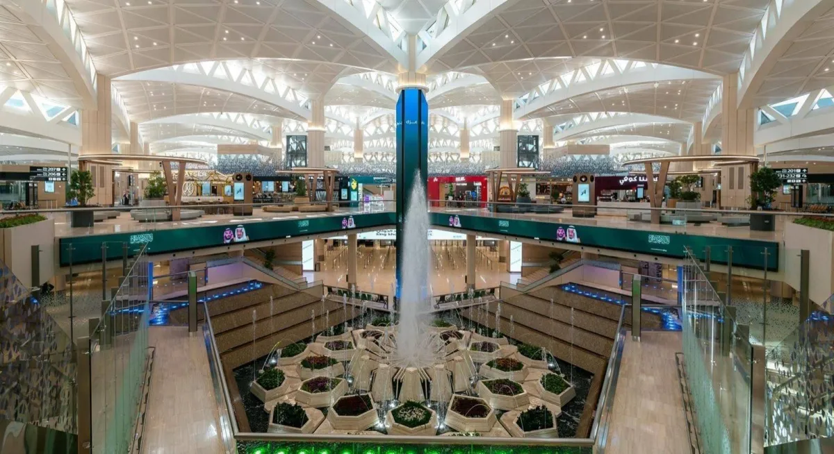 السعودية تمدد تعليق العمليات التشغيلية بمطار الرياض