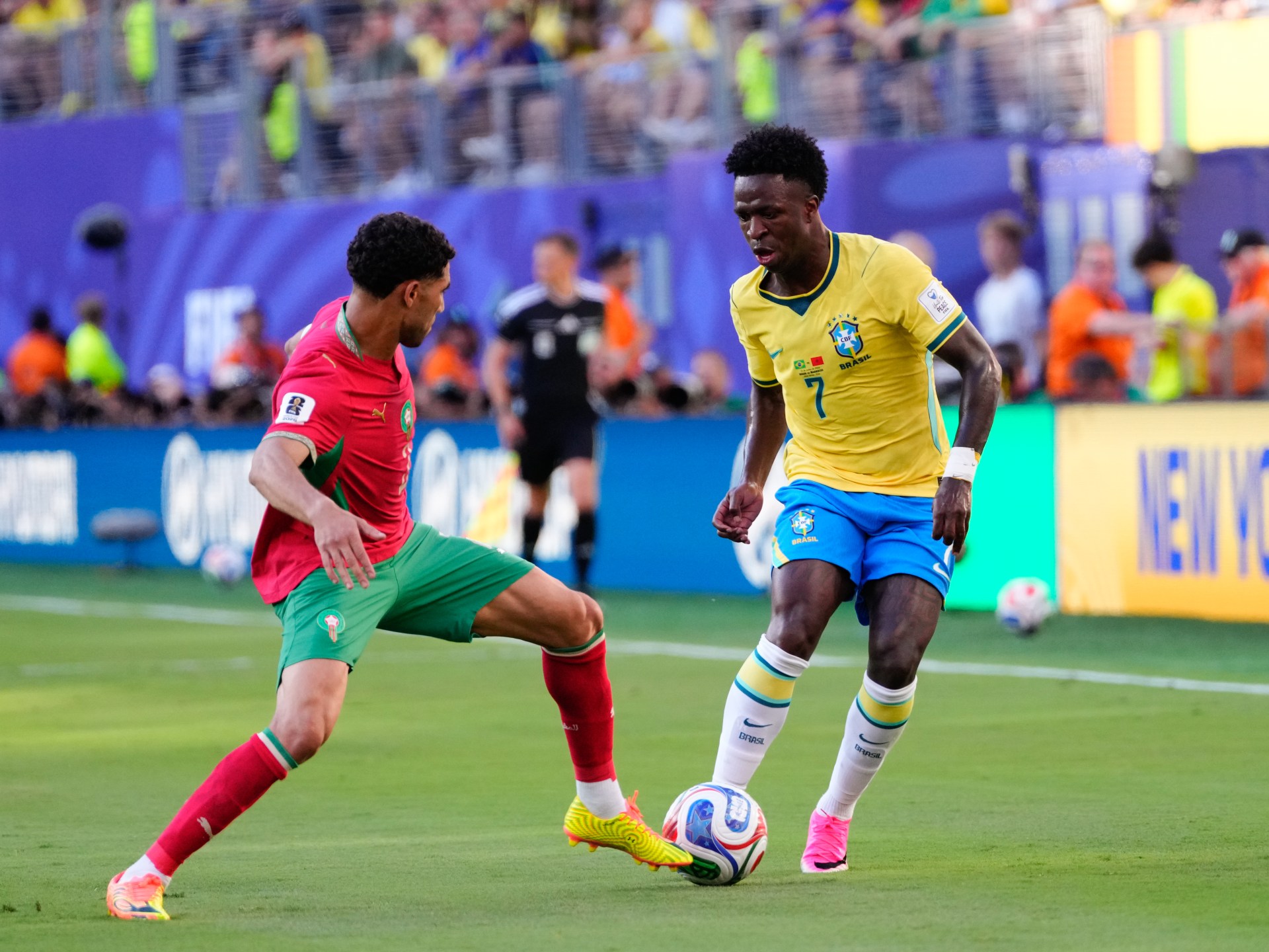 بعد تعادل المغرب والبرازيل.. فينيسيوس وحكيمي يدعوان زملاءهما للتحسن