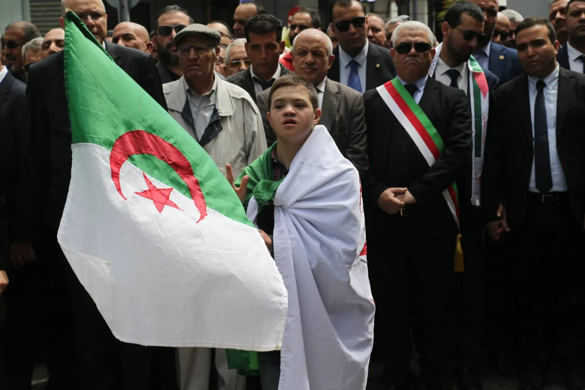 الجزائر تطلب من السفارة الفرنسية ترحيل موظفين تم تعيينهم بالمخالفة للإجراءات020 الجزائر تطلب من السفارة الفرنسية ترحيل موظفين تم تعيينهم بالمخالفة للإجراءات