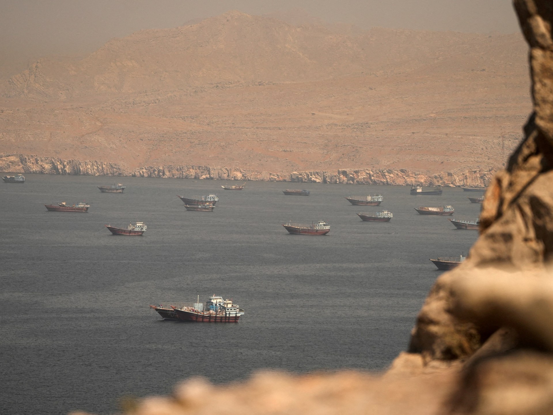 إيران ولبنان مباشر.. عمان وإيران تعقدان مباحثات بشأن هرمز والجيش اللبناني يجتمع بوفد أمريكي
