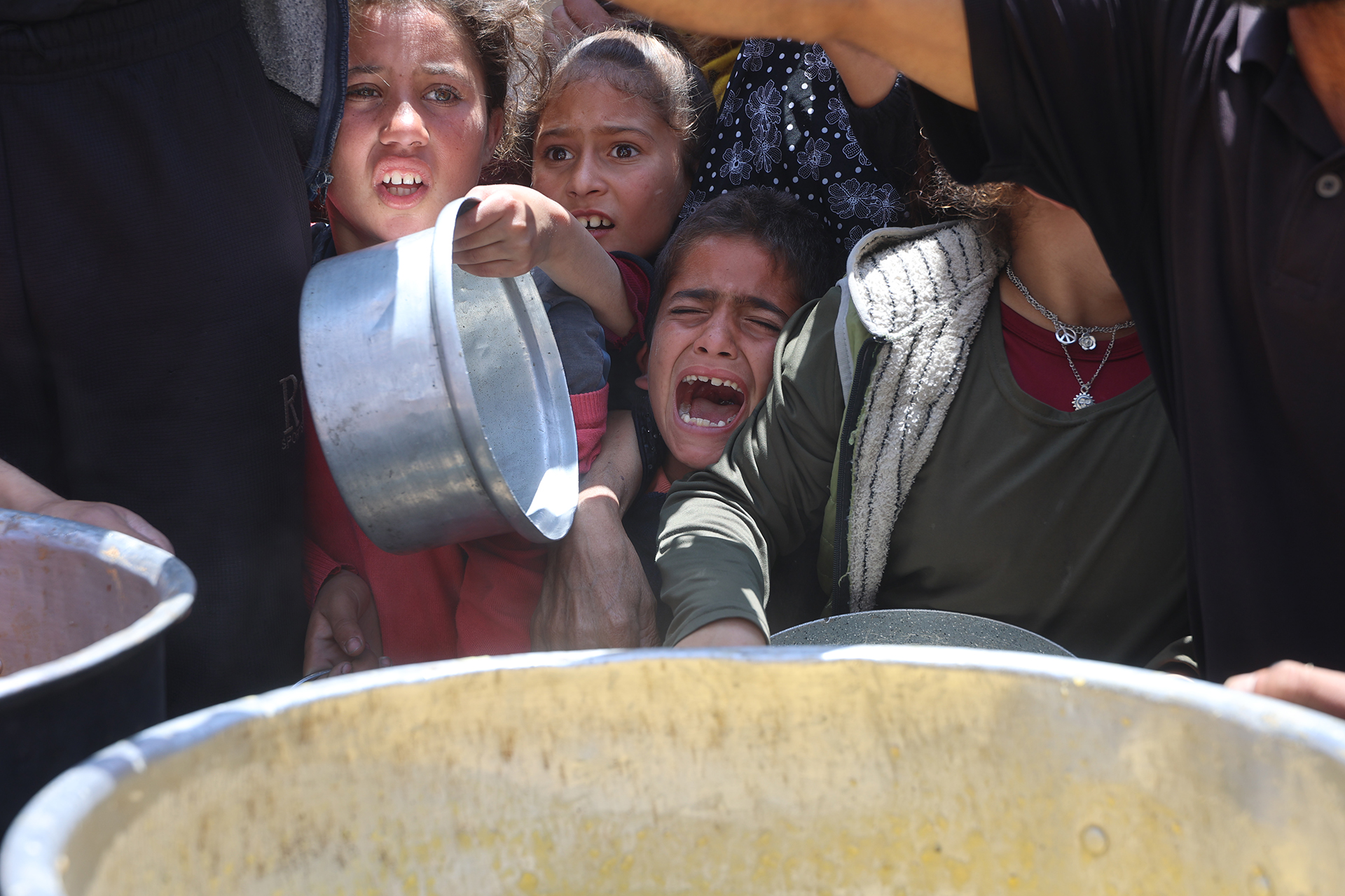 في غزة.. طفولة معذبة تحت سياط الحرب020 في غزة.. طفولة معذبة تحت سياط الحرب