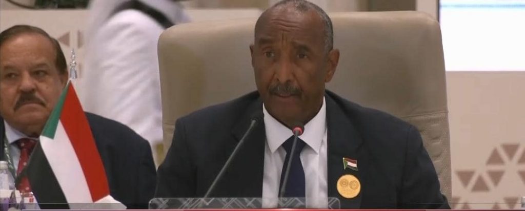 البرهان يتلقى رسالة من الاتحاد الإفريقي020 البرهان يتلقى رسالة من الاتحاد الإفريقي