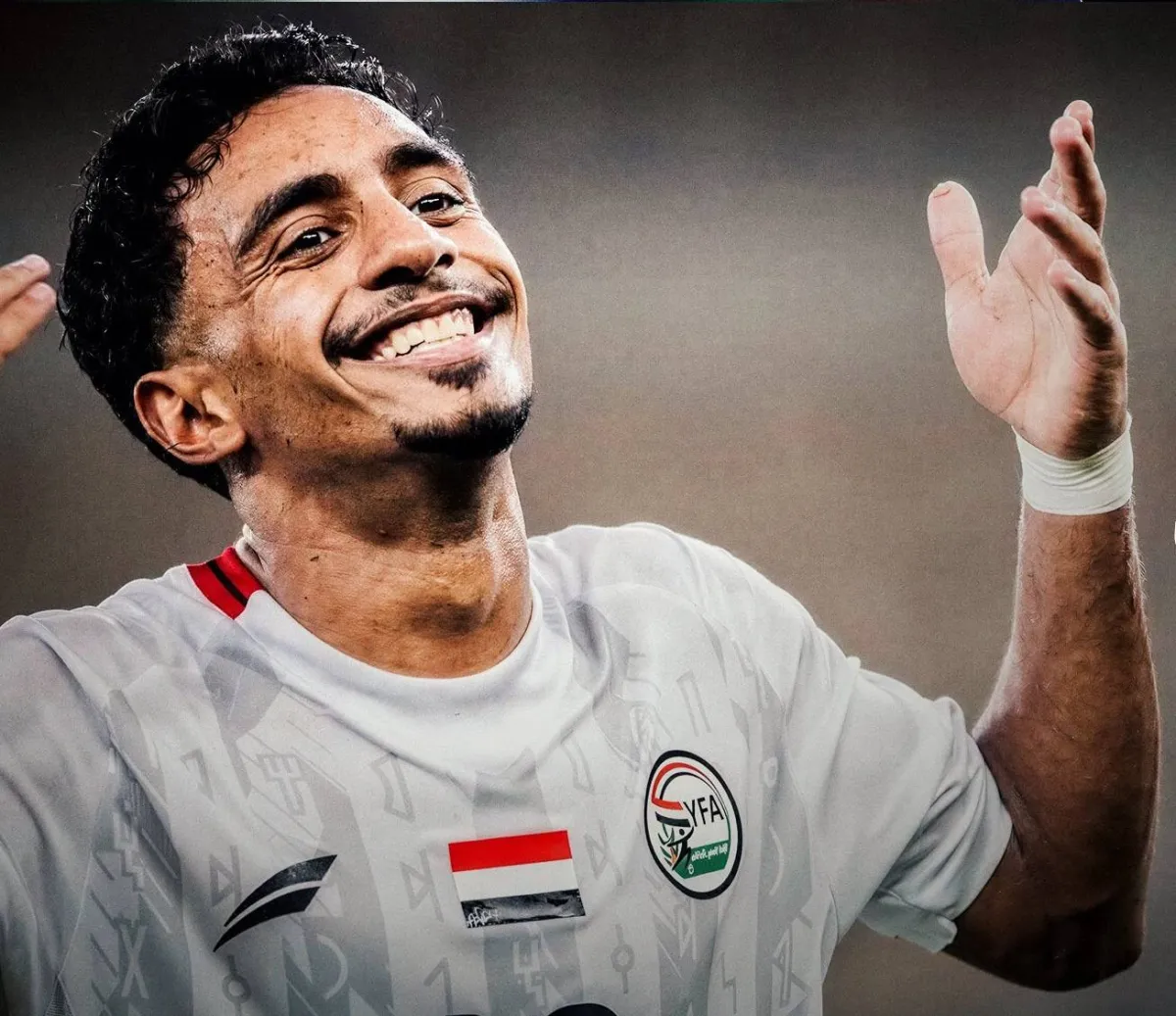 عادل عباس لاعب الشباب يعيش الصدمة السعيدة في خليجي 27