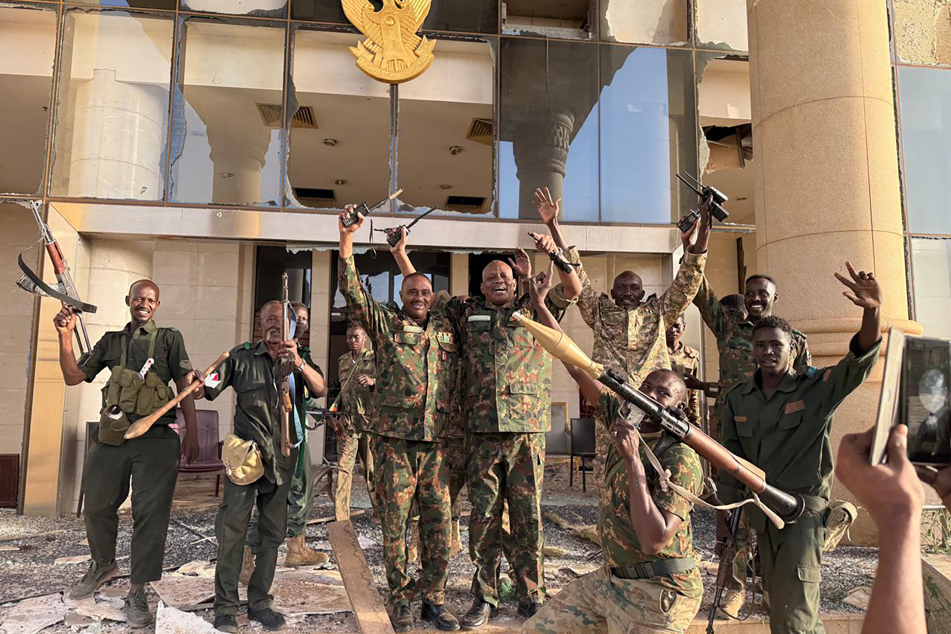 الجيش السوداني يعلن الخرطوم محررة وخالية من التمرد020 الجيش السوداني يعلن الخرطوم محررة وخالية من التمرد