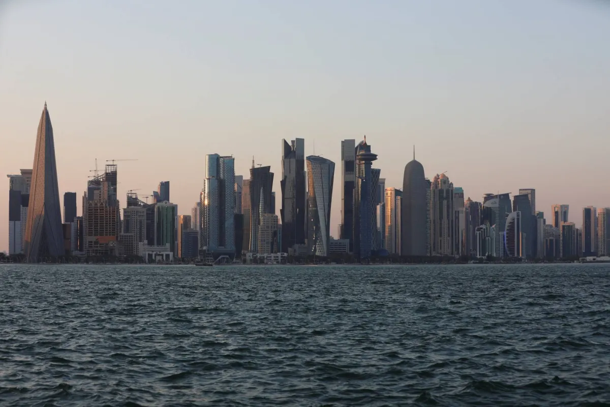 قطر تستدعي دبلوماسيا إيرانيا وتحتج على استهداف الركيات