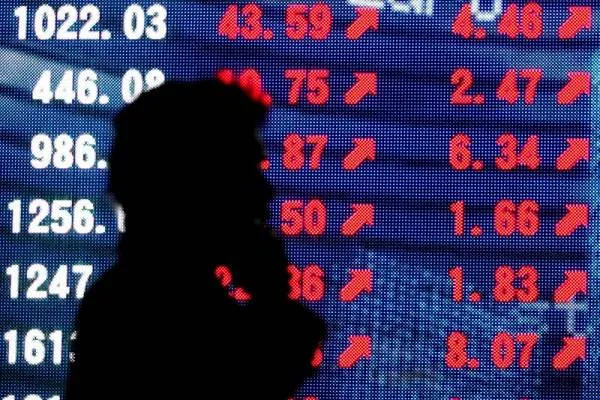 الأسواق الخليجية تتراجع بعد تبادل ضربات بين الولايات المتحدة وإيران