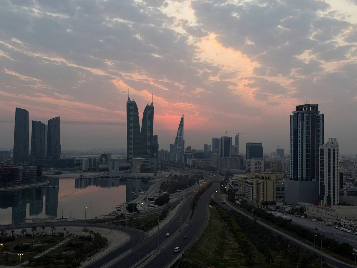 الدفاعات البحرينية تعترض وتدمر هجمات إيرانية استهدفت مدنيين