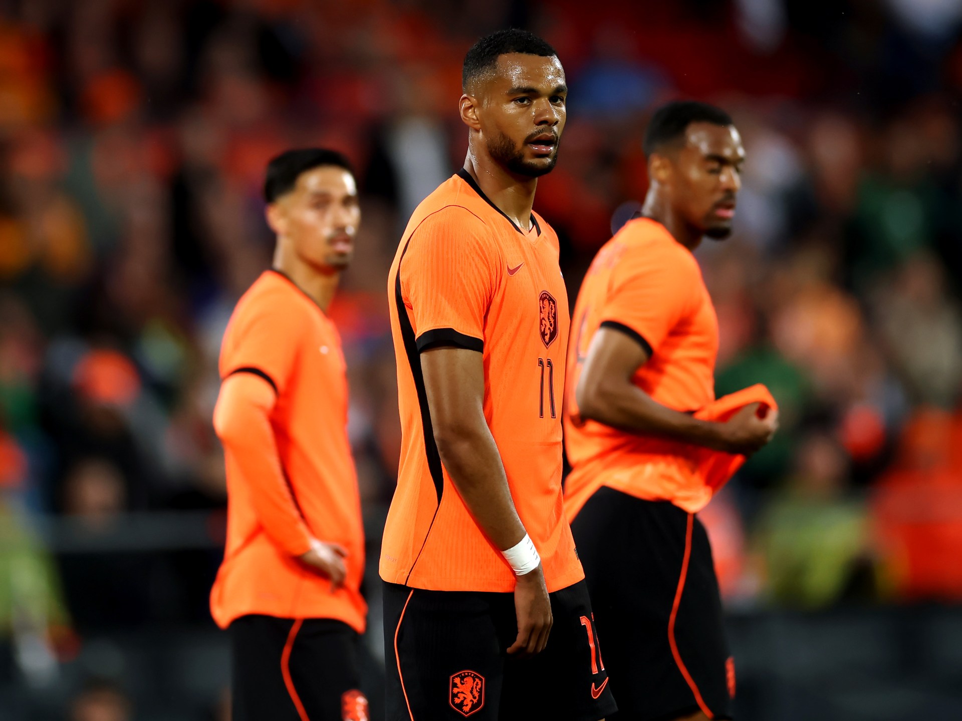 نجم هولندا يفجع بوفاة طفله قبل قمة المغرب في كأس العالم
