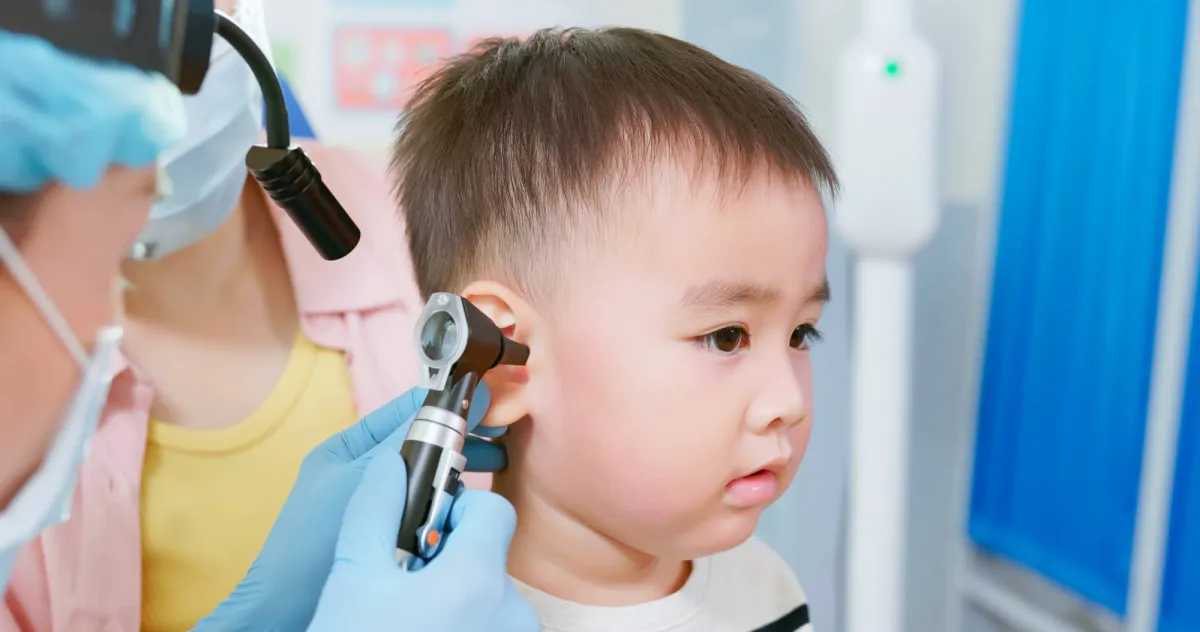 التدخل المبكر لعلاج ضعف السمع لدى الأطفال يطور القدرات اللغوية الإدراكية