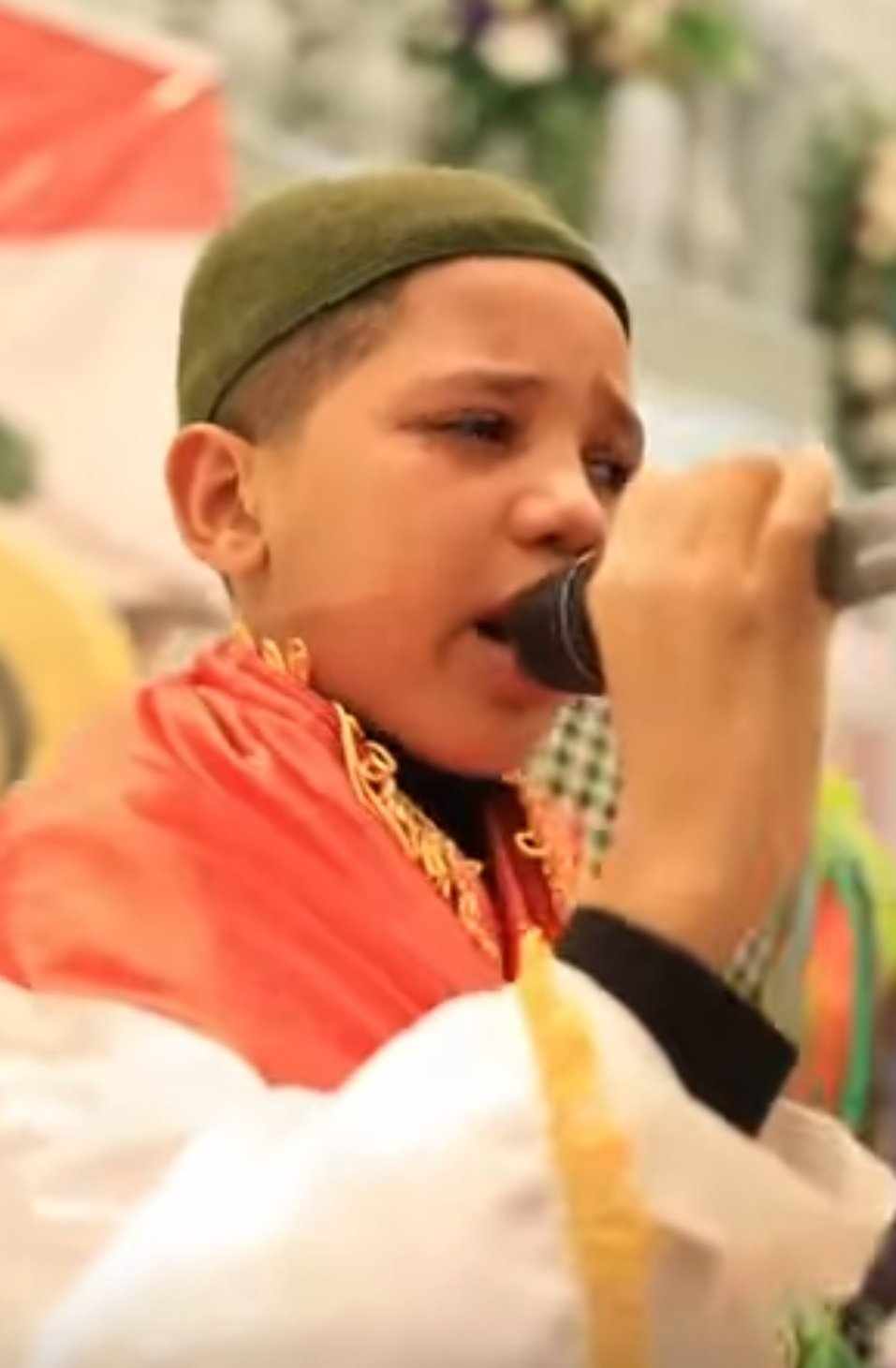 شاهد بالصورة والفيديو.. طفل بأحد المدارس السودانية بالقاهرة يفشل في حبس دموعه ويبكي بحرقة لحظة ترديده أغنية يا وطني يا بلد أحبابي ومتابعون: كلنا بكينا معاك يا ولدي020 شاهد بالصورة والفيديو.. طفل بأحد المدارس السودانية بالقاهرة يفشل في حبس دموعه ويبكي بحرقة لحظة ترديده أغنية يا وطني يا بلد أحبابي ومتابعون: كلنا بكينا معاك يا ولدي