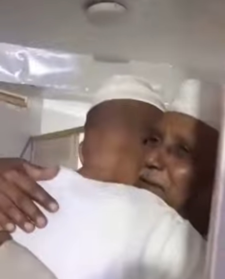 لاجئ سوداني بسبب الحرب.. من بائع خضار في مصر إلى أستاذ جامعي في ألمانيا