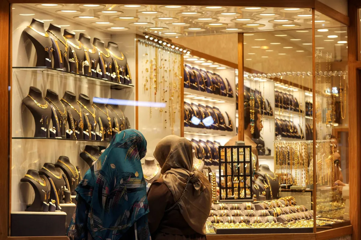 رغم التفاؤل بمكالمة ترمب شي... الذهب يرتفع بسبب البيانات الأميركية الضعيفة020 رغم التفاؤل بمكالمة ترمب شي... الذهب يرتفع بسبب البيانات الأميركية الضعيفة