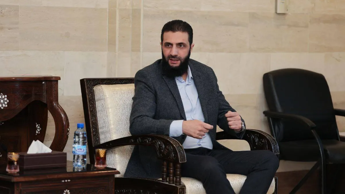قائد الإدارة الجديدة في سوريا التقى فاروق الشرع ودعاه لحوار وطني020 قائد الإدارة الجديدة في سوريا التقى فاروق الشرع ودعاه لحوار وطني
