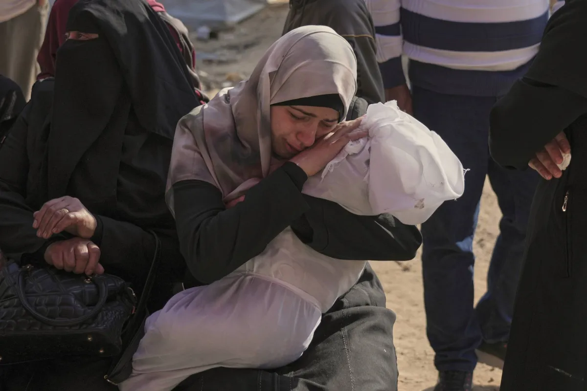مقتل 5 وإصابة آخرين في قصفين إسرائيليين على شمال وجنوب غزة020 مقتل 5 وإصابة آخرين في قصفين إسرائيليين على شمال وجنوب غزة