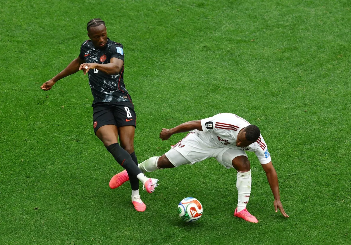 مونديال 2026: إيقاف ماديبو لاعب قطر 5 مباريات بعد إصابته للكندي كونيه