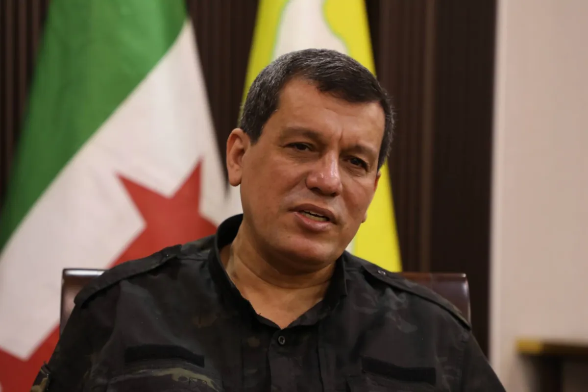 مظلوم عبدي يعلن حل قسد والإدارة الذاتية واندماجهما الكامل في مؤسسات الدولة السورية