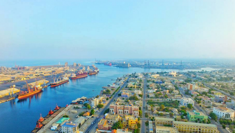 المخدرات.. قائد منطقة البحر الأحمر العسكرية يفجر مفاجأة 020 المخدرات.. قائد منطقة البحر الأحمر العسكرية يفجر مفاجأة