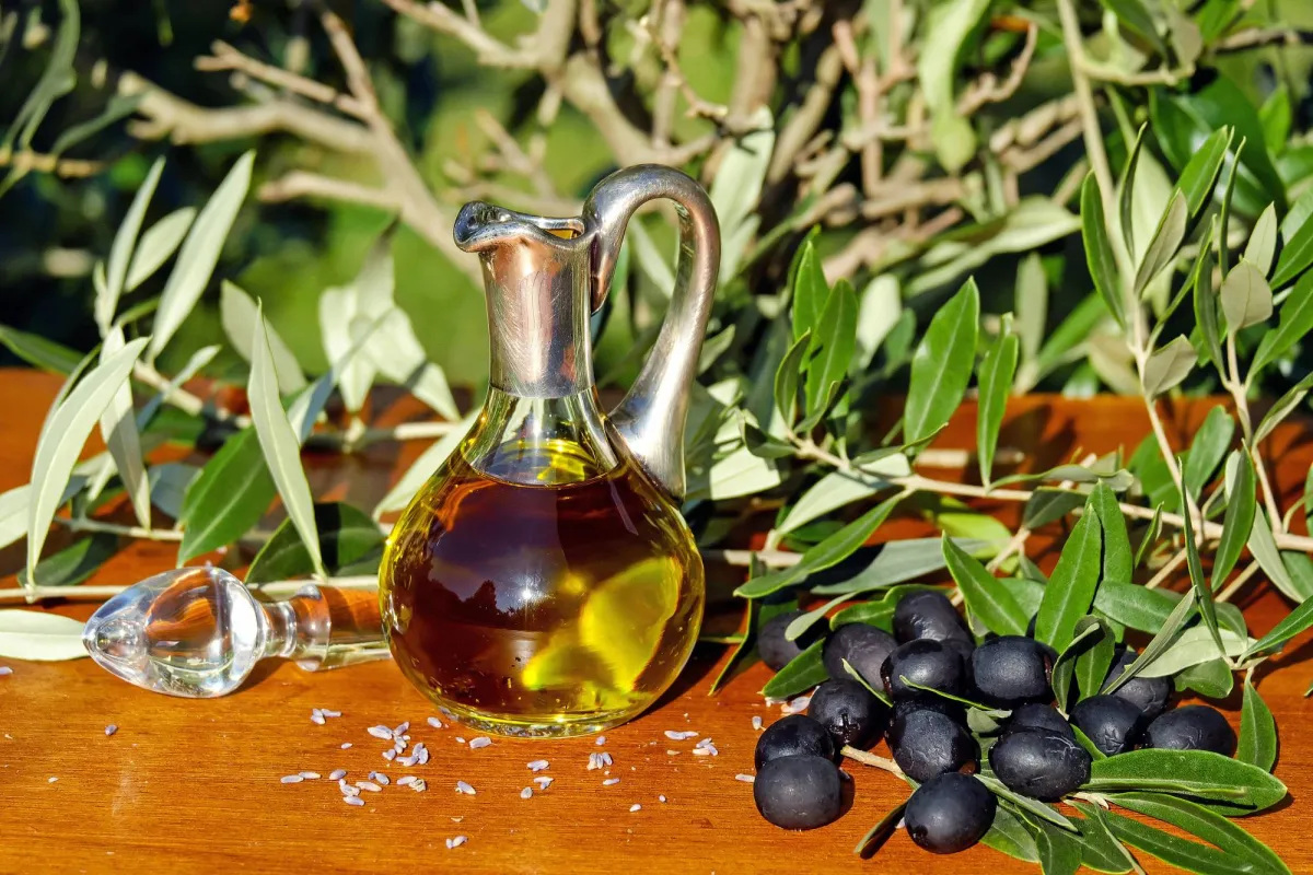 هل يساعد زيت الزيتون على خفض الكولسترول الضار