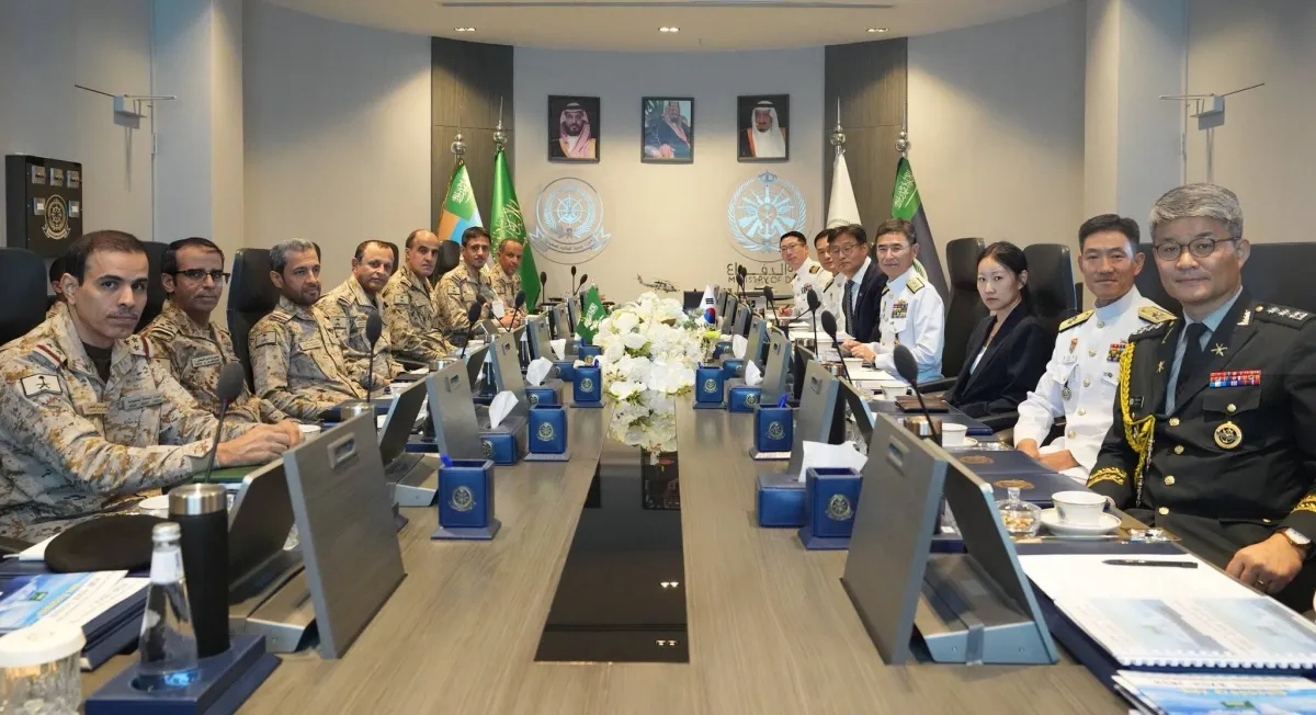السعودية وكوريا تناقشان تطوير التعاون العسكري البحري