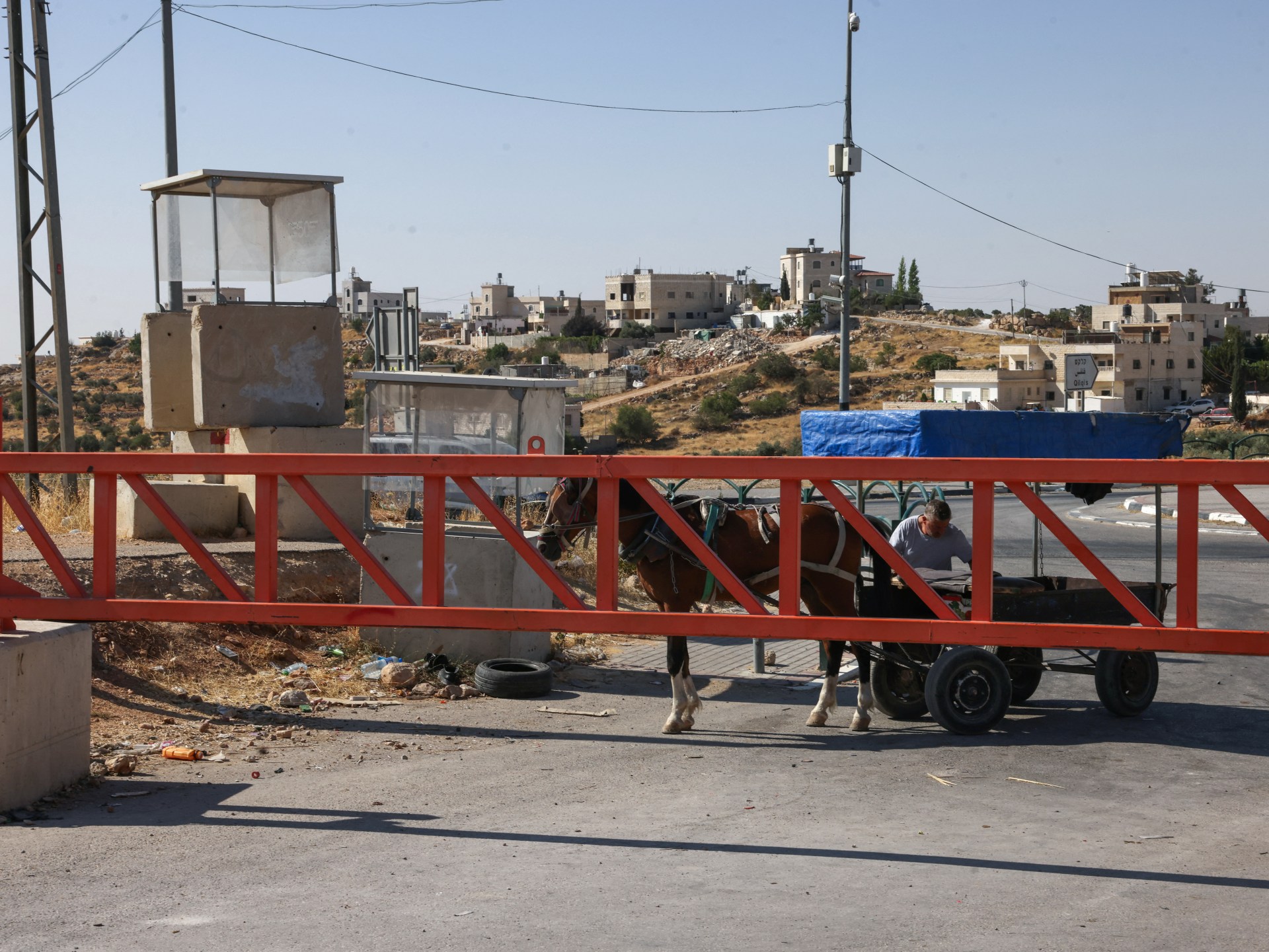 الاحتلال يغلق الضفة لليوم الثاني وإصابة فلسطينيين بقباطية وطولكرم020 الاحتلال يغلق الضفة لليوم الثاني وإصابة فلسطينيين بقباطية وطولكرم