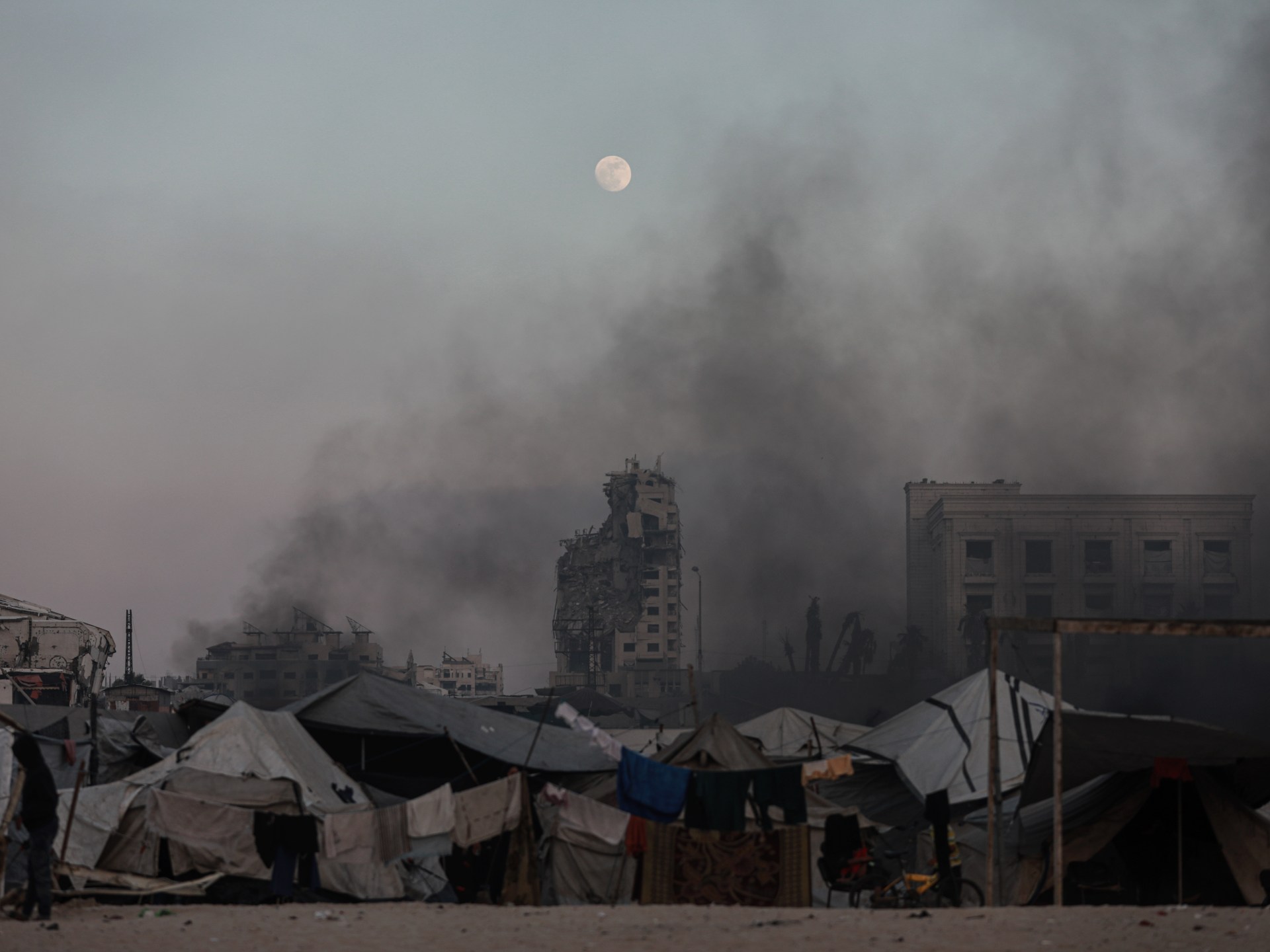 الحرب على غزة مباشر.. مجزرة بنتساريم والاحتلال يكثف استهداف طالبي المساعدات020 الحرب على غزة مباشر.. مجزرة بنتساريم والاحتلال يكثف استهداف طالبي المساعدات