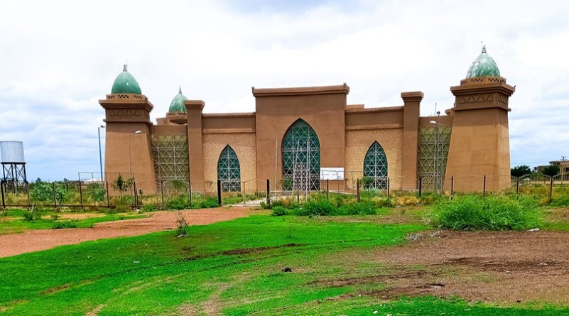 سنار مدينة (تذرف الد سنار مدينة (تذرف الدمع السخين في الخريف)